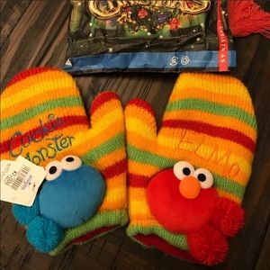 Cookie Monster and Elmo gloves - kids